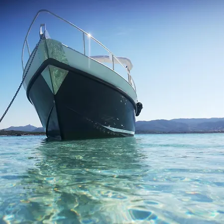 بوتيل Sleeping On A Boat In The Island's Bay *