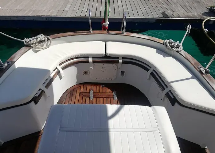 Hotel en barco Sleeping On A Boat In The Island's Bay *