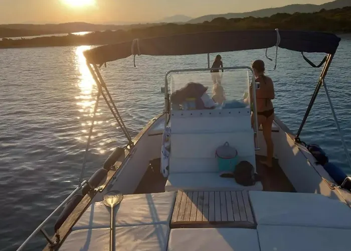 Sleeping On A Boat In The Island's Bay Πλωτό κατάλυμα Porto San Paolo (Sardinia)