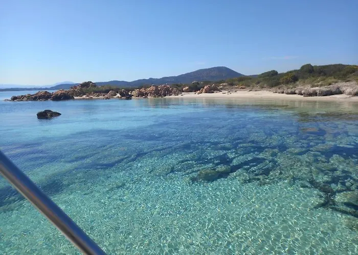Πλωτό κατάλυμα Sleeping On A Boat In The Island's Bay