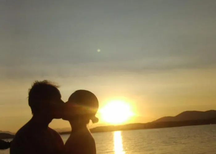 Πλωτό κατάλυμα Sleeping On A Boat In The Island's Bay