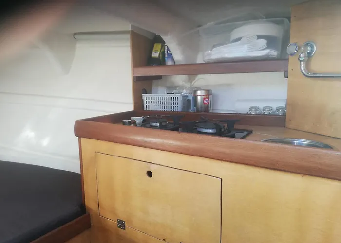 Hotel en barco Sleeping On A Boat In The Island's Bay *