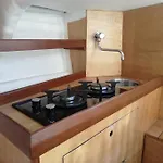 Sleeping On A Boat In The Island's Bay ספינת מלון