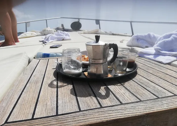 Sleeping On A Boat In The Island's Bay Úszó hotel Porto San Paolo